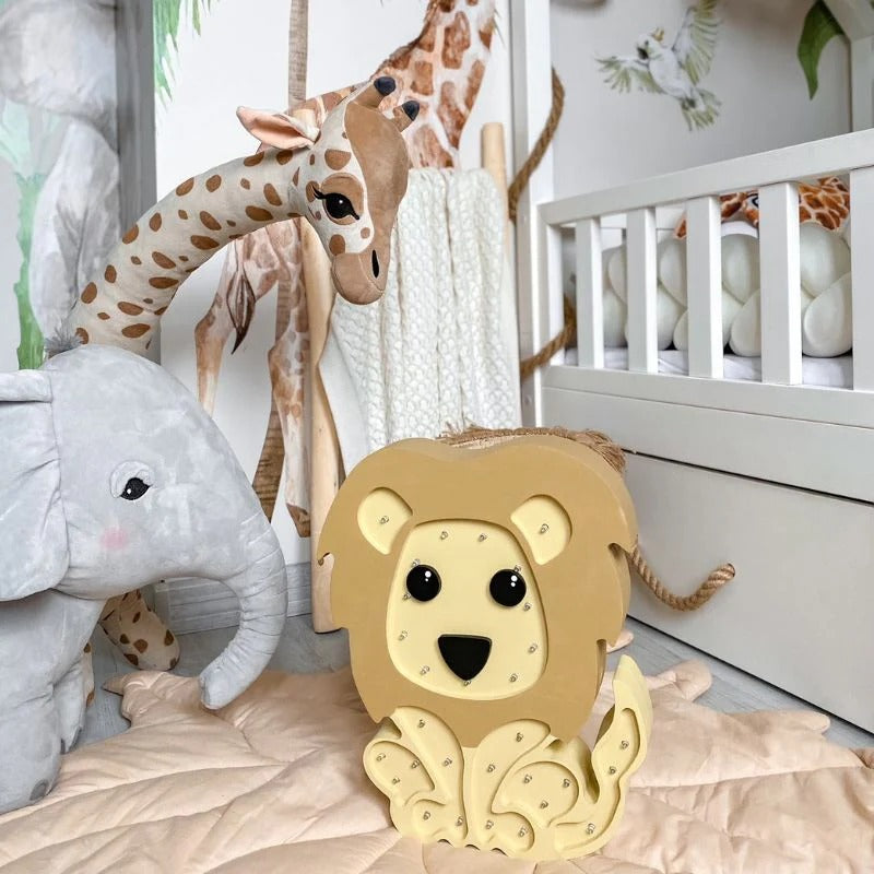 Lampe de chevet en bois naturel – Lion