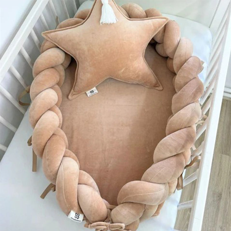 Réducteur de lit bébé tressés