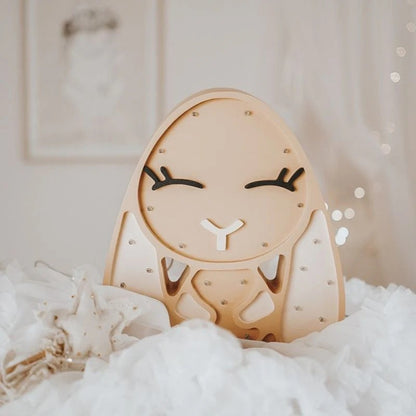 Lampe de chevet en bois naturel – Lapin