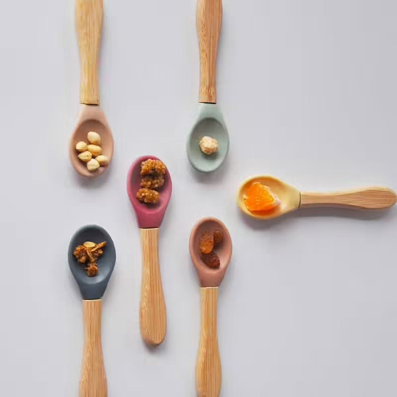 Set repas bébé en silicone – Assiette, cuillère et bavoir